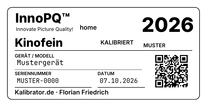 InnoPQ home-Gerätesiegel Kinofein mit Kalibrierjahr 2026 und Geräteangaben - Muster
